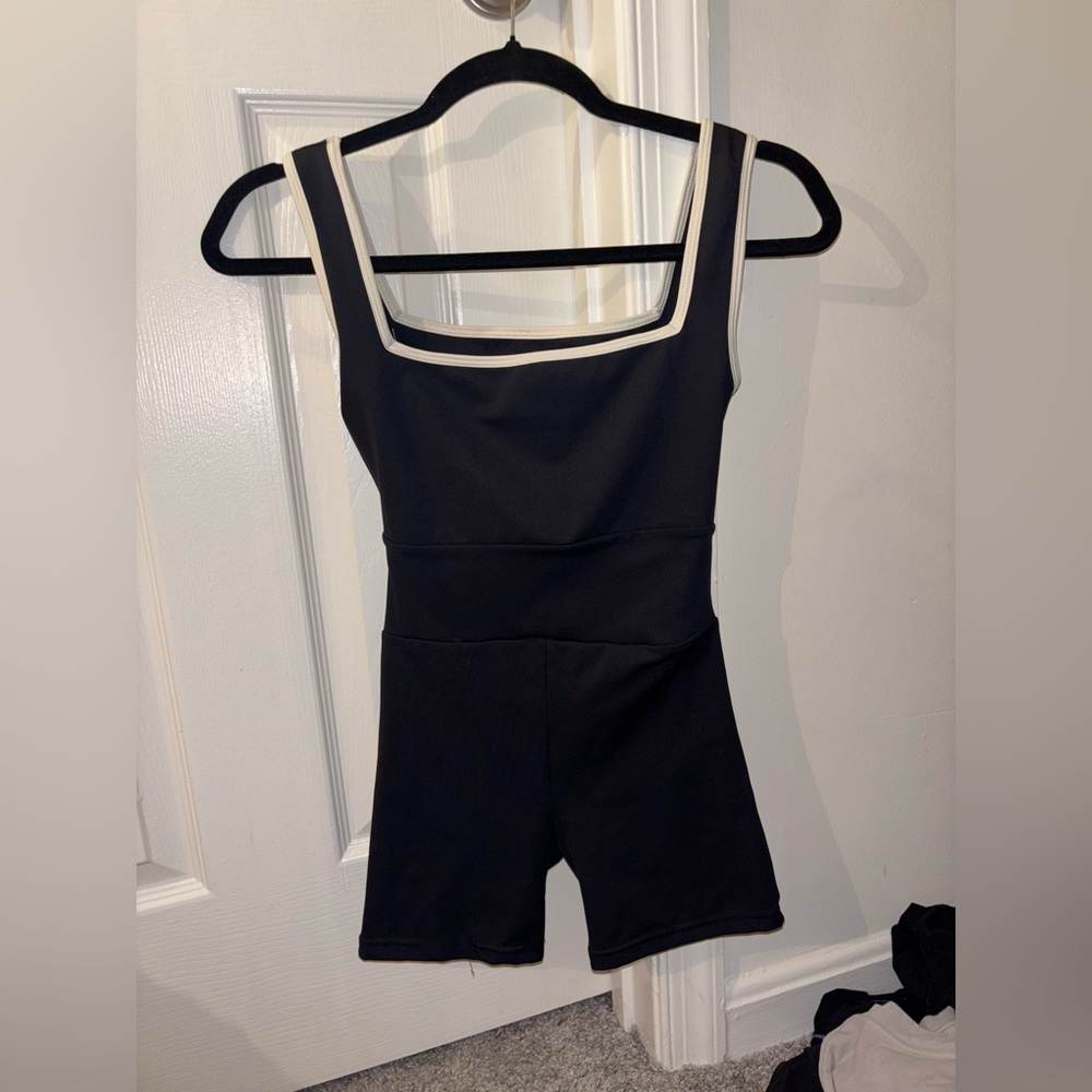 Strut this jumper onsie size small